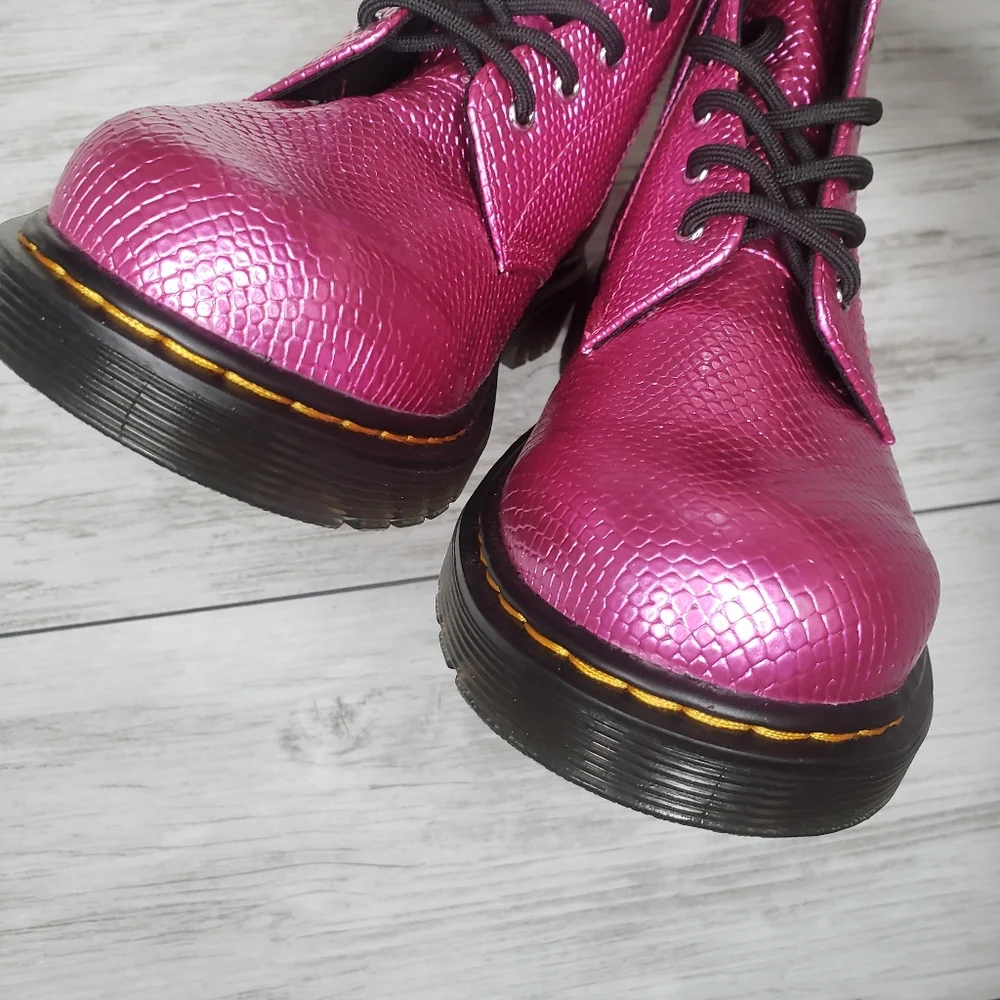 Doc Martens Reptile Emboss Pink Combat Boots Dr. Marten 1460 Size 6 Textured - Picture 9 of 10